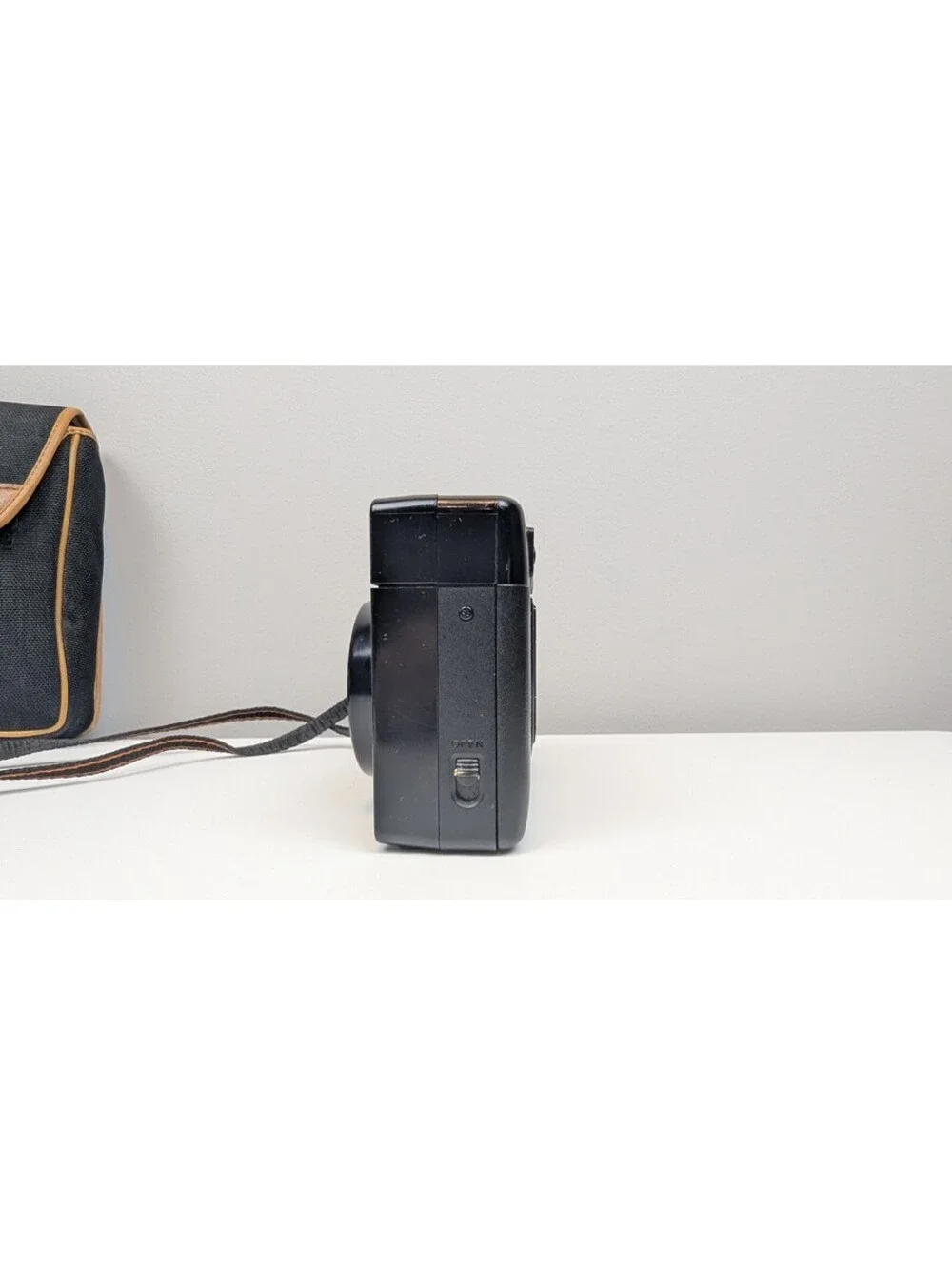 Canon Sure Shot AF35M II Autoboy2 35mm Film Camera 38mm f/2.8 With Case - Picture 4 of 9